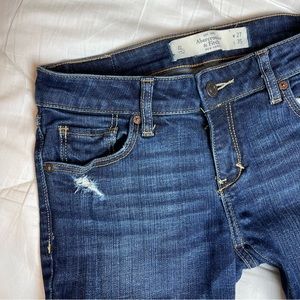 A&F Straight-Leg Jeans • 4Long